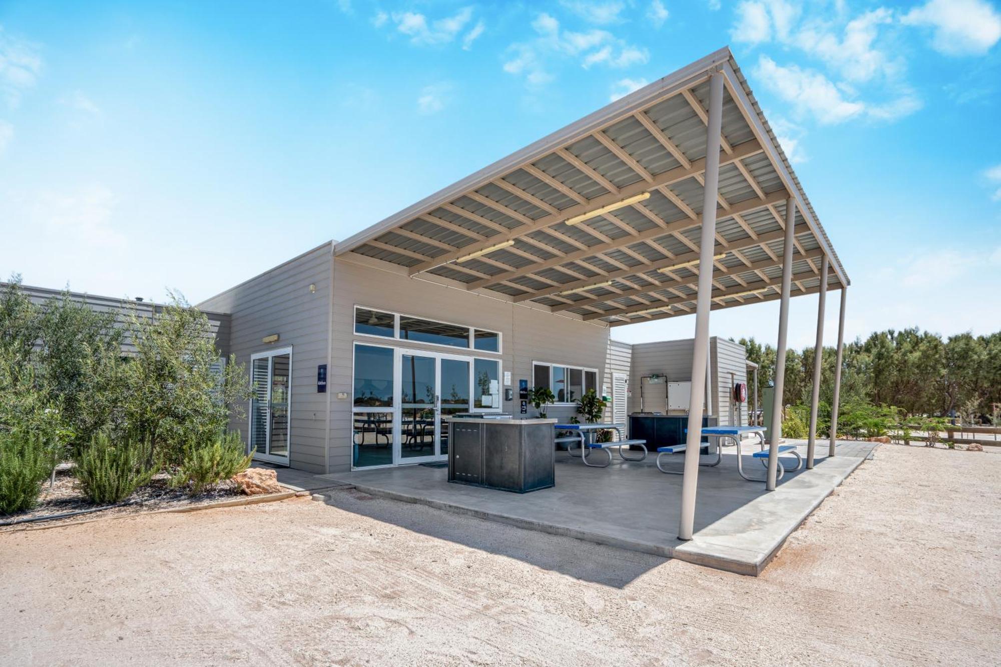 Tasman Holiday Parks - Denham Seaside Bagian luar foto